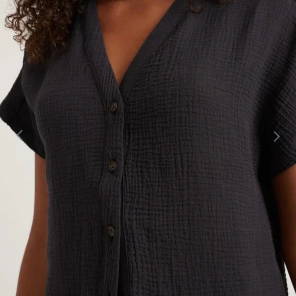 Marine layer Island Short Sleeve Button Down Tunic in Black - Picture 3 of 8